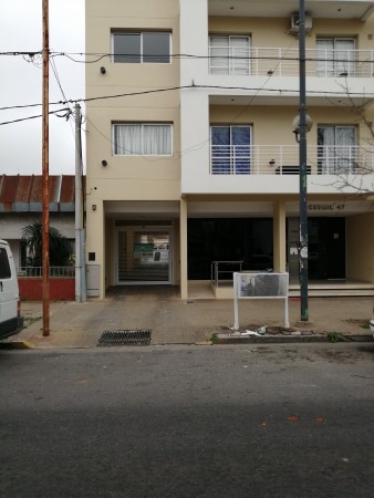 60 Y 30 - DEPTO CON BALCON - EDIFICIO CREDIL 