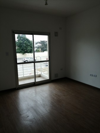 60 Y 30 - DEPTO CON BALCON - EDIFICIO CREDIL 