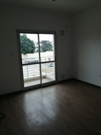 60 Y 30 - DEPTO CON BALCON - EDIFICIO CREDIL 
