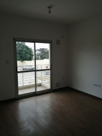 60 Y 30 - DEPTO CON BALCON - EDIFICIO CREDIL 