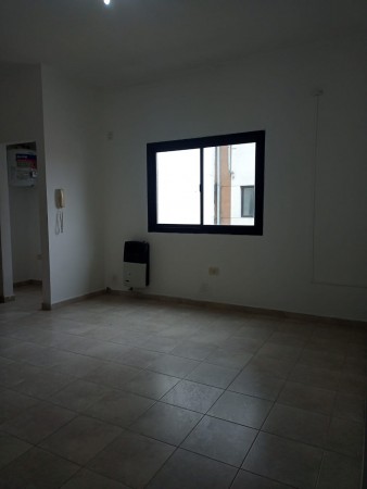 34 y 26 - DEPARTAMENTO DE UN DORMITORIO - MUY LUMINOSO- LAVADERO 
