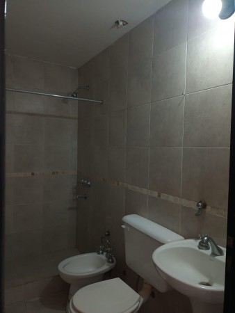 34 y 26 - DEPARTAMENTO DE UN DORMITORIO - MUY LUMINOSO- LAVADERO 