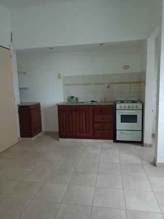 34 y 26 - DEPARTAMENTO DE UN DORMITORIO - MUY LUMINOSO- LAVADERO 