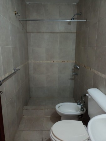 34 y 26 - DEPARTAMENTO DE UN DORMITORIO - MUY LUMINOSO- LAVADERO 