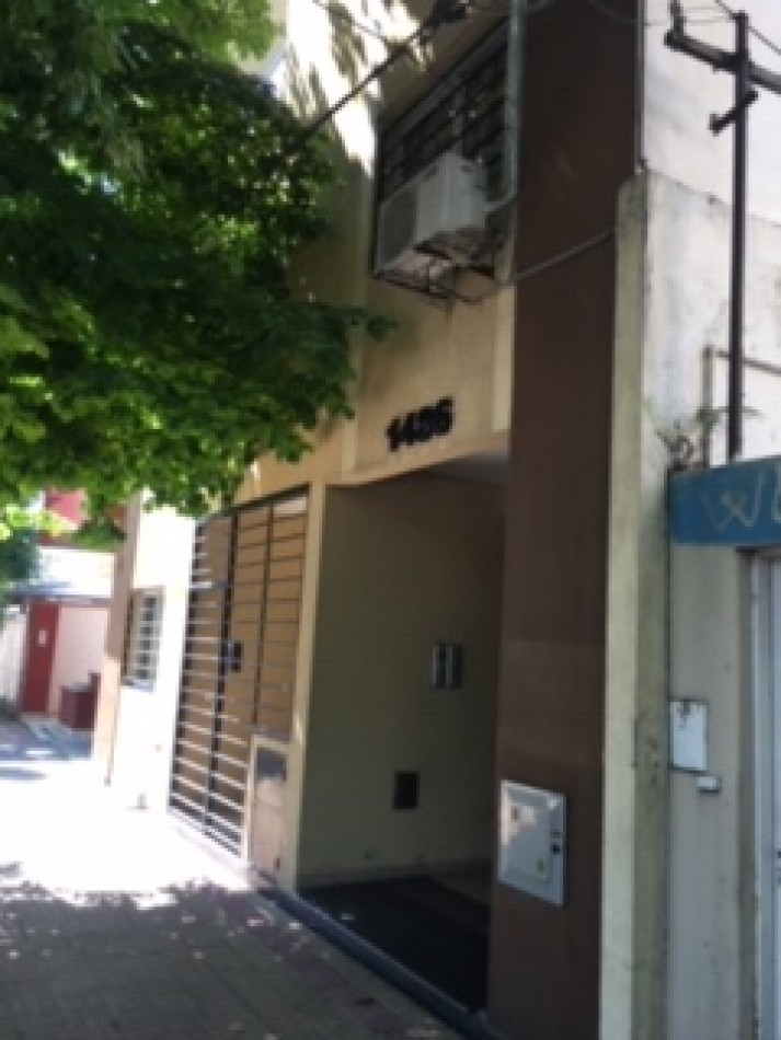 26 E/ 62 Y 63 - MONOAMBIENTE 3 ER PISO X ESCALERA MUY LUMINOSO 