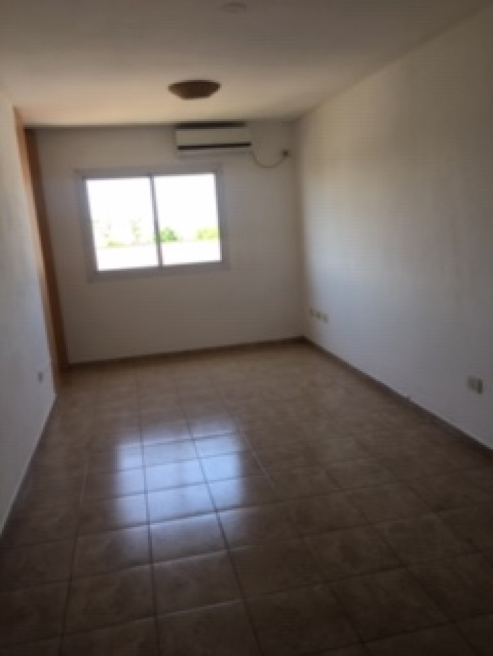 26 E/ 62 Y 63 - MONOAMBIENTE 3 ER PISO X ESCALERA MUY LUMINOSO 