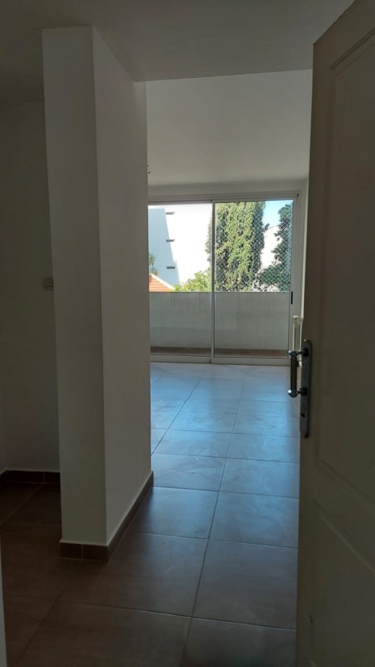 38 y 12 - DEPARTAMENTO DE UN DORMITORIO - BALCON - AL FRENTE