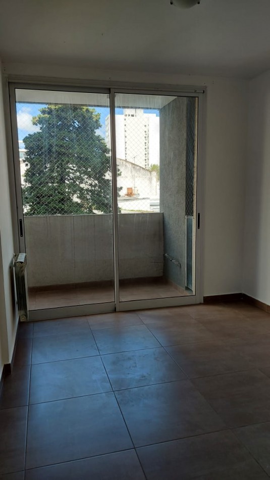 38 y 12 - DEPARTAMENTO DE UN DORMITORIO - BALCON - AL FRENTE