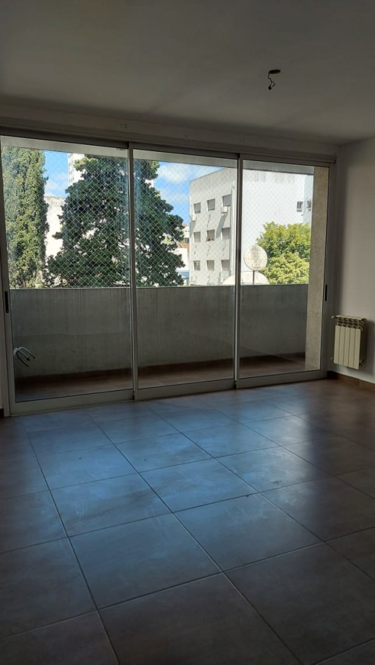 38 y 12 - DEPARTAMENTO DE UN DORMITORIO - BALCON - AL FRENTE