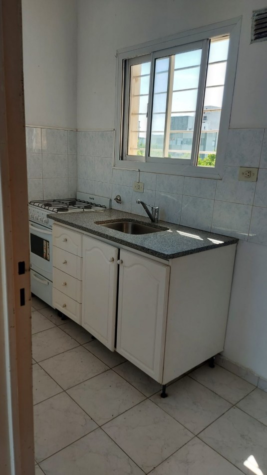 EXCELENTE DEPARTAMENTO DE 1 DORMITORIO -LIVING COMEDOR - COCINA EQUIPADA  