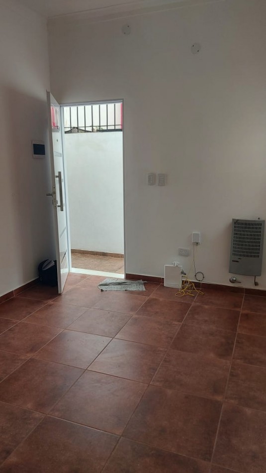 EXCELENTE DEPARTAMENTO DE UN DORMITORIO CON PATIO EN ALQUILER  