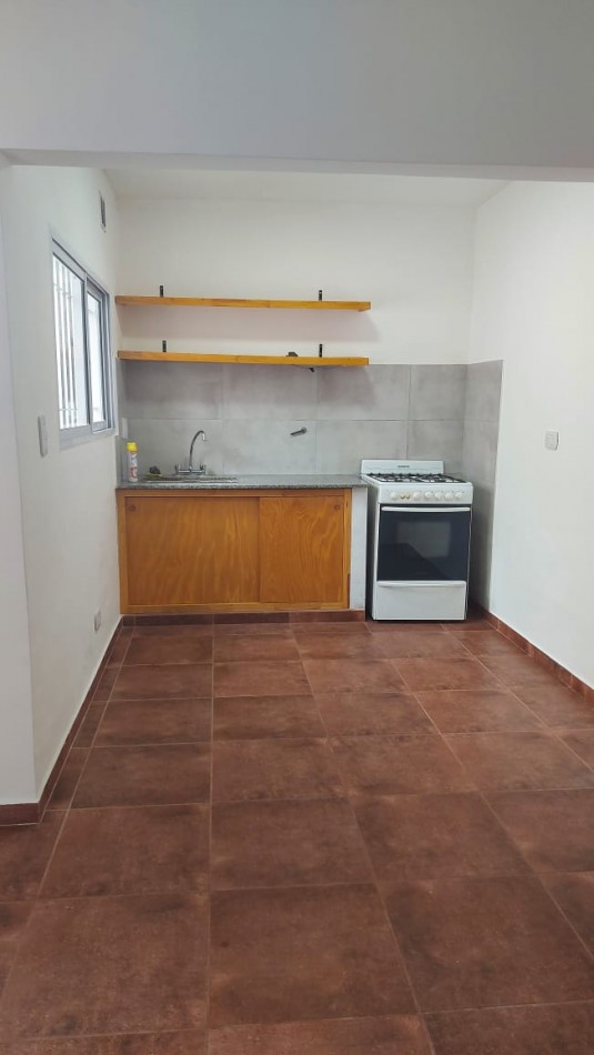 EXCELENTE DEPARTAMENTO DE UN DORMITORIO CON PATIO EN ALQUILER  
