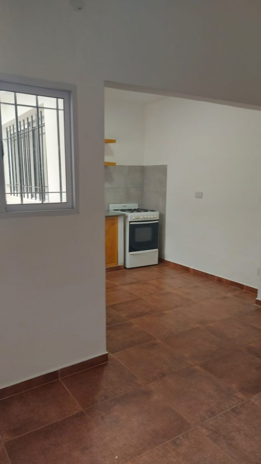 EXCELENTE DEPARTAMENTO DE UN DORMITORIO CON PATIO EN ALQUILER  