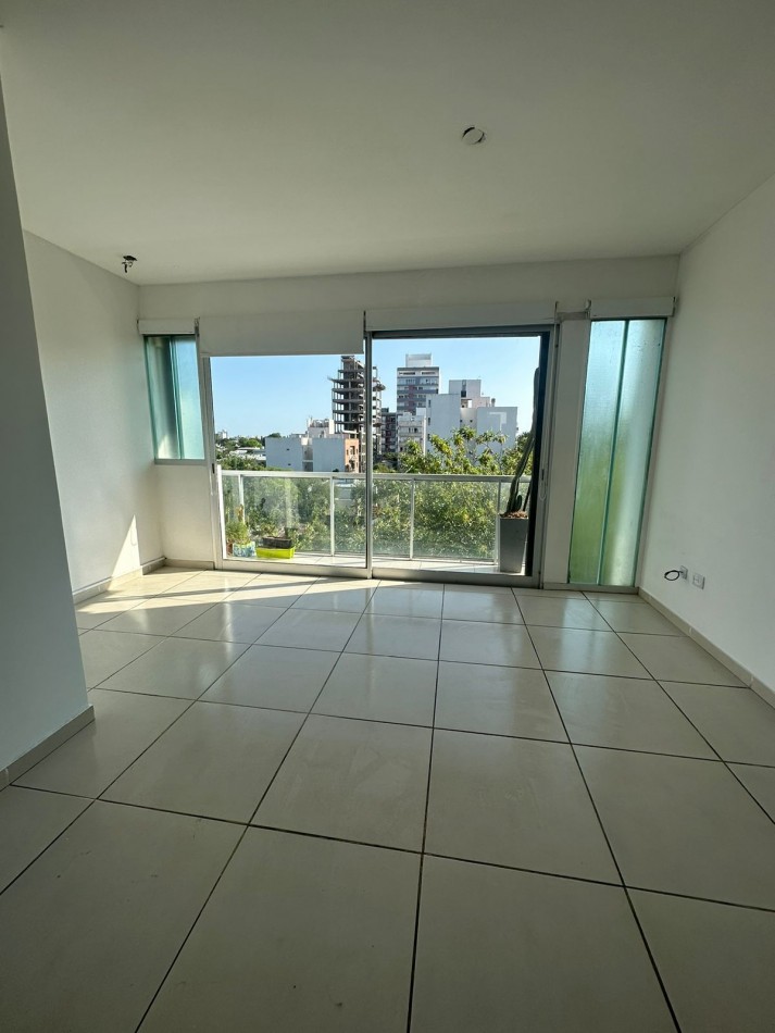 18 E/ 39 Y 40 - DEPARTAMENTO DE 2 DORM  - 4 TO PISO AL FRENTE - SEMIPISO