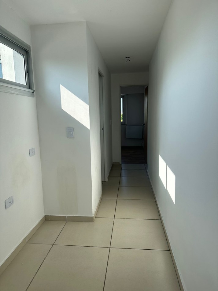 18 E/ 39 Y 40 - DEPARTAMENTO DE 2 DORM  - 4 TO PISO AL FRENTE - SEMIPISO