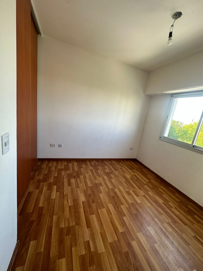 18 E/ 39 Y 40 - DEPARTAMENTO DE 2 DORM  - 4 TO PISO AL FRENTE - SEMIPISO