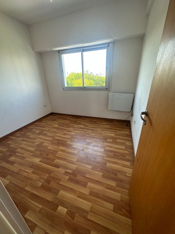 18 E/ 39 Y 40 - DEPARTAMENTO DE 2 DORM  - 4 TO PISO AL FRENTE - SEMIPISO
