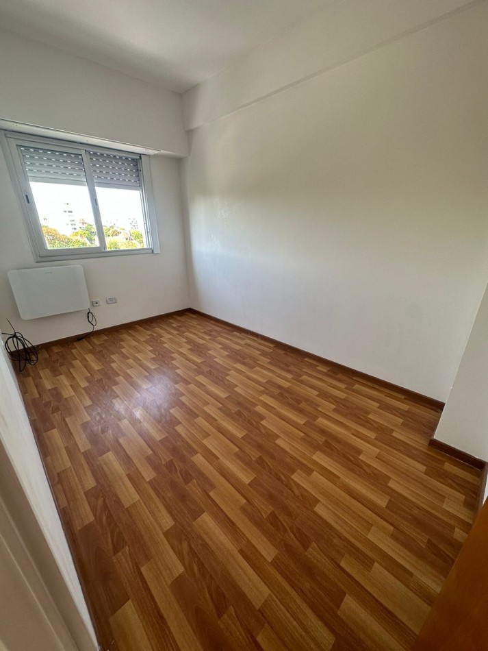 18 E/ 39 Y 40 - DEPARTAMENTO DE 2 DORM  - 4 TO PISO AL FRENTE - SEMIPISO