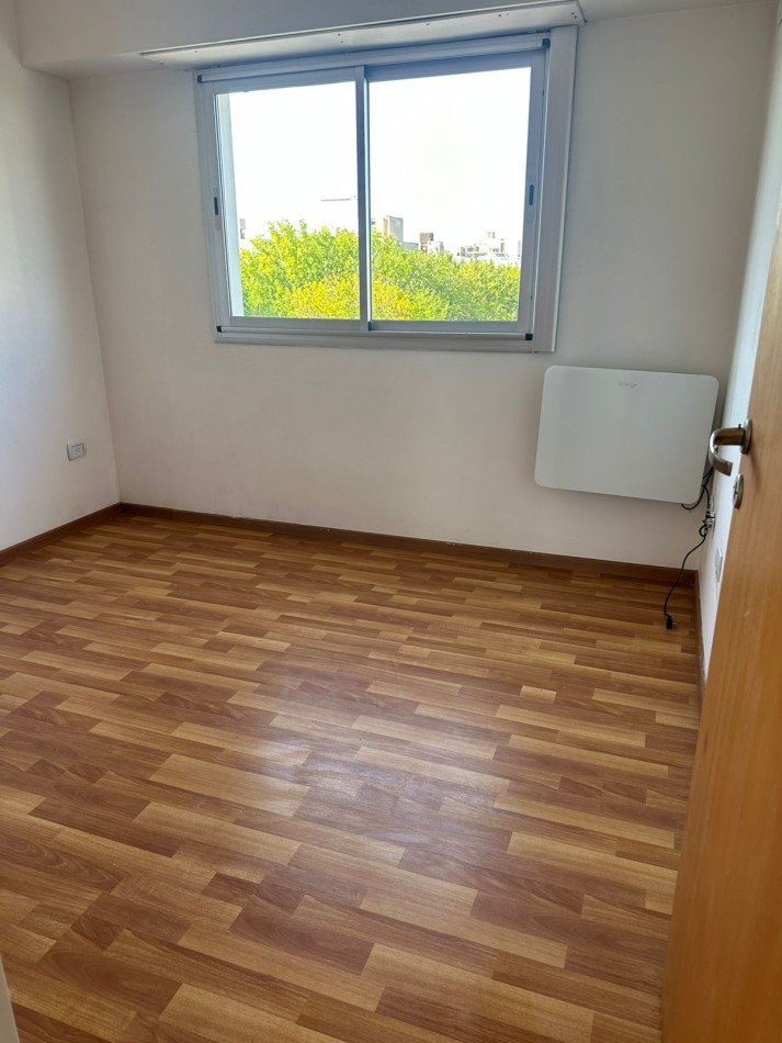 18 E/ 39 Y 40 - DEPARTAMENTO DE 2 DORM  - 4 TO PISO AL FRENTE - SEMIPISO