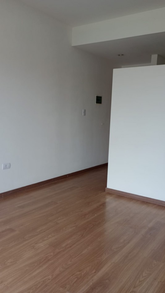AV60 E/ 29 Y 30- EXCELENTE DEPARTAMENTO DE 1 DORMITORIO CON BALCON Y COCHERA DOBLE- EN ALQUILER 