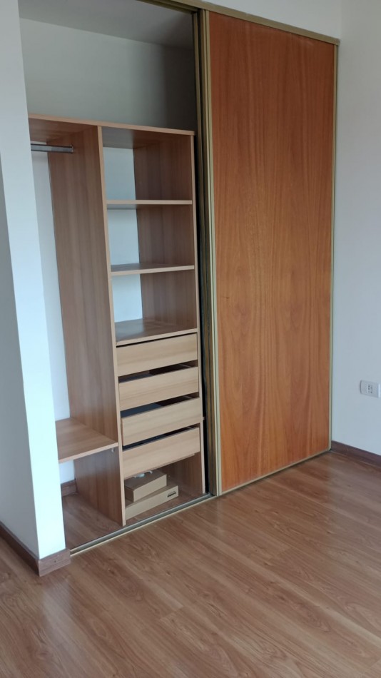 AV60 E/ 29 Y 30- EXCELENTE DEPARTAMENTO DE 1 DORMITORIO CON BALCON Y COCHERA DOBLE- EN ALQUILER 