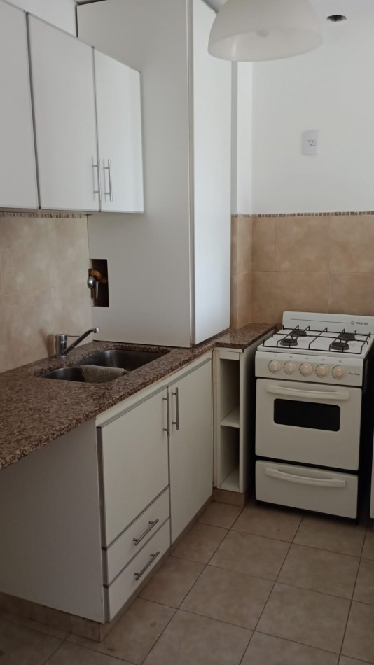 AV60 E/ 29 Y 30- EXCELENTE DEPARTAMENTO DE 1 DORMITORIO CON BALCON Y COCHERA DOBLE- EN ALQUILER 