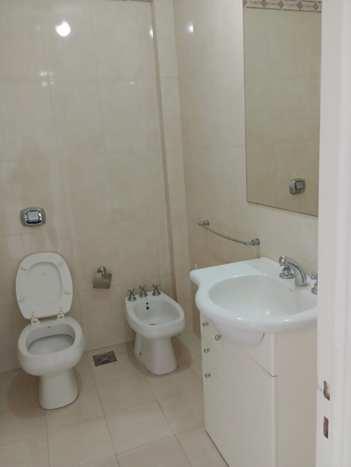 EXCELENTE DEPARTAMENTO DE CATEGORIA - 2 DORMITORIOS EN ALQUILER - COCHERA