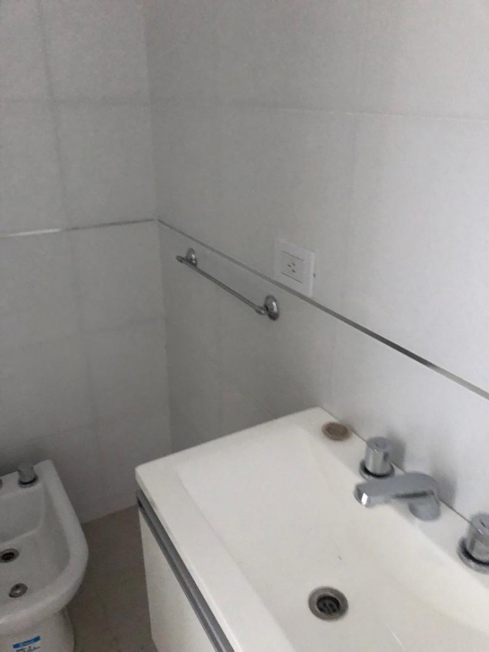 EXCELENTE MONOAMBIENTE EN ALQUILER 49 E/ 18 Y 19 - APTO OFICINA 