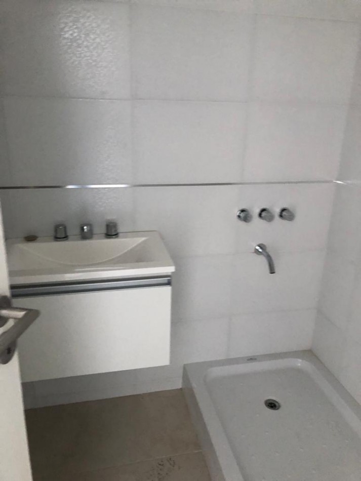 EXCELENTE MONOAMBIENTE EN ALQUILER 49 E/ 18 Y 19 - APTO OFICINA 