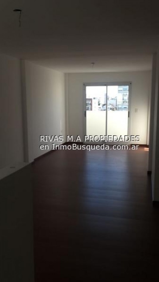 14 E/ 33 Y 34 - SEMI PISO EN VENTA CON BALCON TERRAZA - COCHERA 