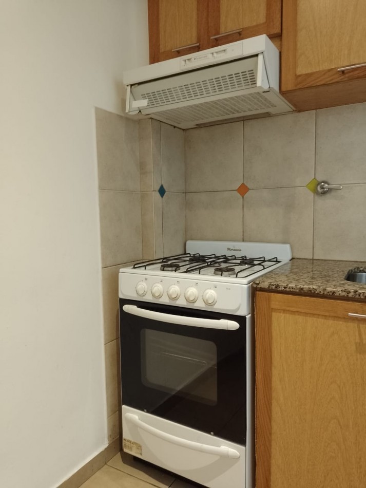 58 E/ 12 Y 13 - EXCELENTE MONOAMBIENTE EN ALQUILER 