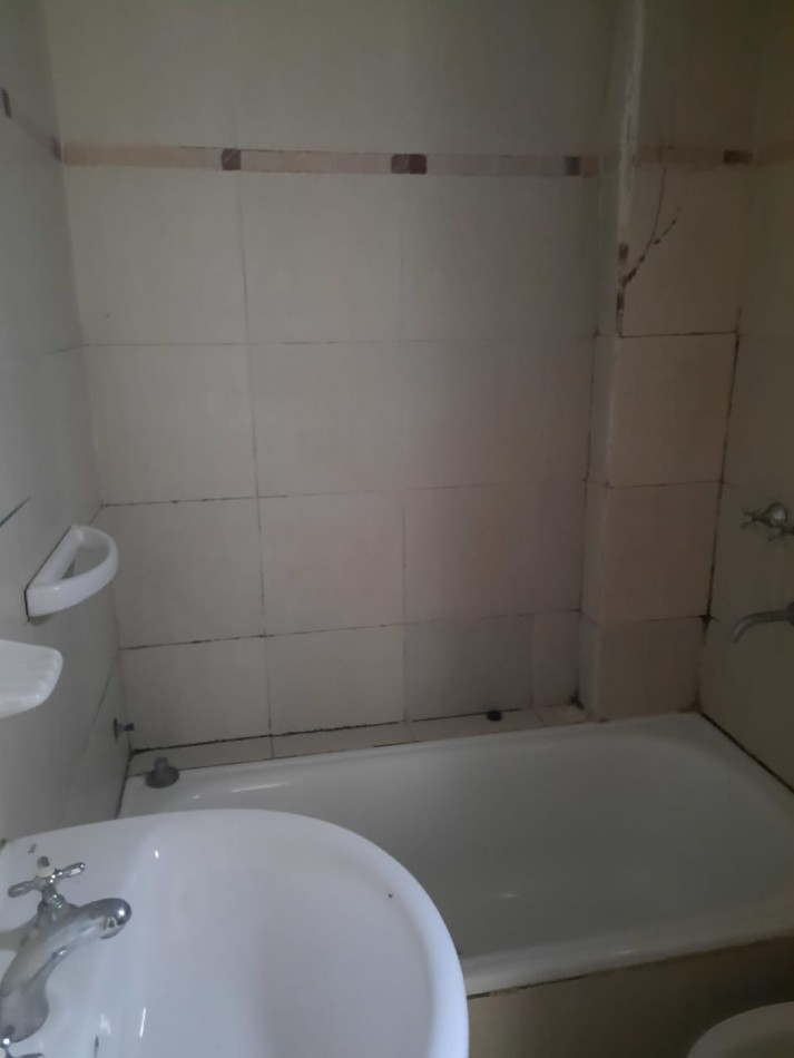 5 ESQ 58 - EXCELENTE DEPARTAMENTO DE 2 DORMITORIOS CON COCHERA EN ALQUILER 