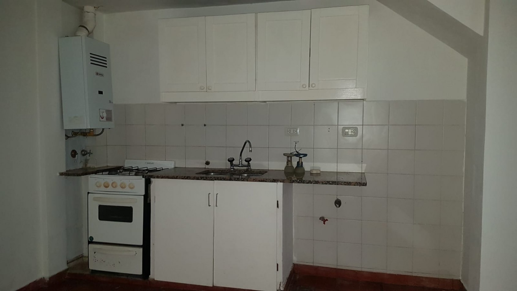 10 E/ 61 Y 62 - PH DE UN DORMITORIO - EN PLANTA BAJA CON PATIO 