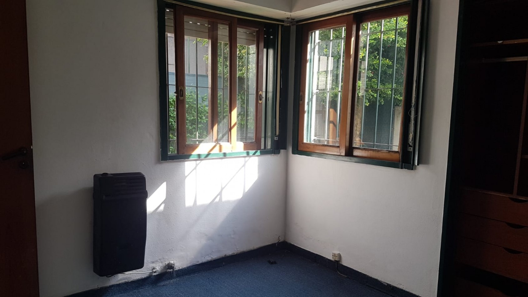 10 E/ 61 Y 62 - PH DE UN DORMITORIO - EN PLANTA BAJA CON PATIO 