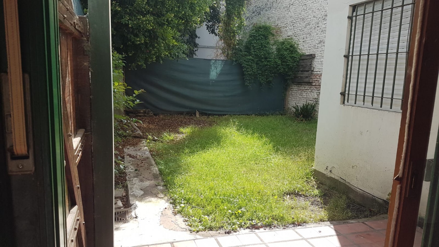 10 E/ 61 Y 62 - PH DE UN DORMITORIO - EN PLANTA BAJA CON PATIO 