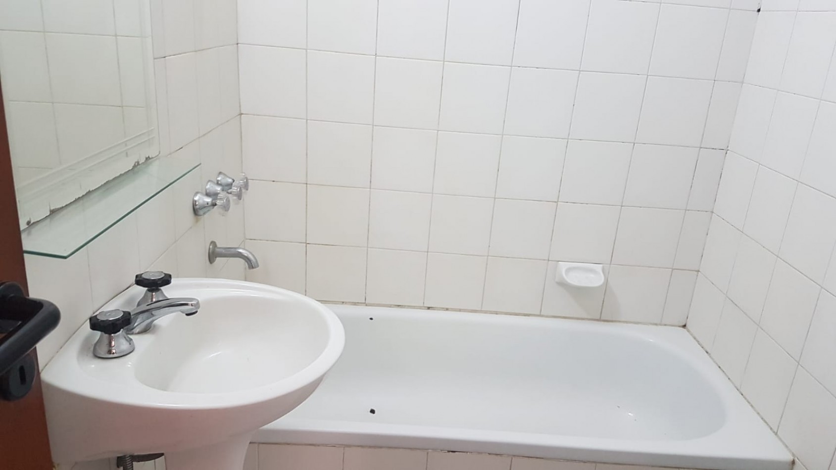 10 E/ 61 Y 62 - PH DE UN DORMITORIO - EN PLANTA BAJA CON PATIO 