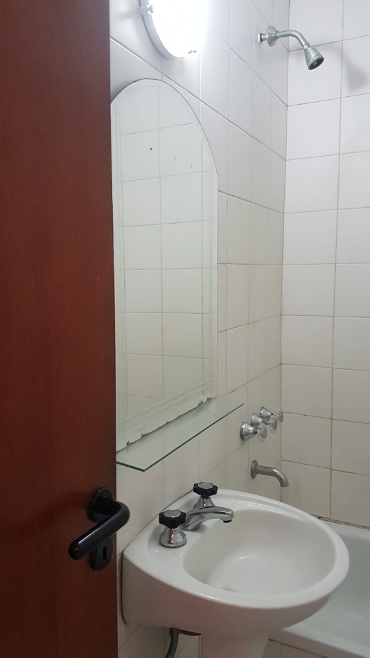 10 E/ 61 Y 62 - PH DE UN DORMITORIO - EN PLANTA BAJA CON PATIO 