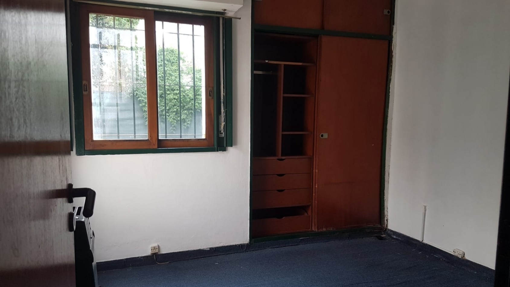 10 E/ 61 Y 62 - PH DE UN DORMITORIO - EN PLANTA BAJA CON PATIO 