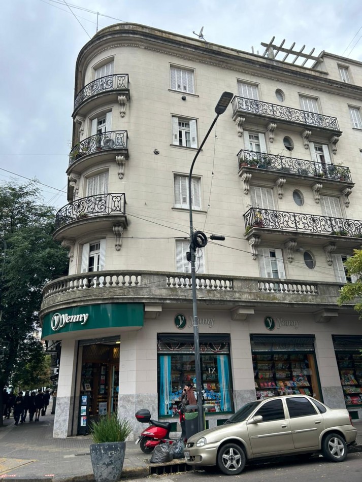 48 Esq. 9 - 1 Dorm y living comedor- La Plata Centro