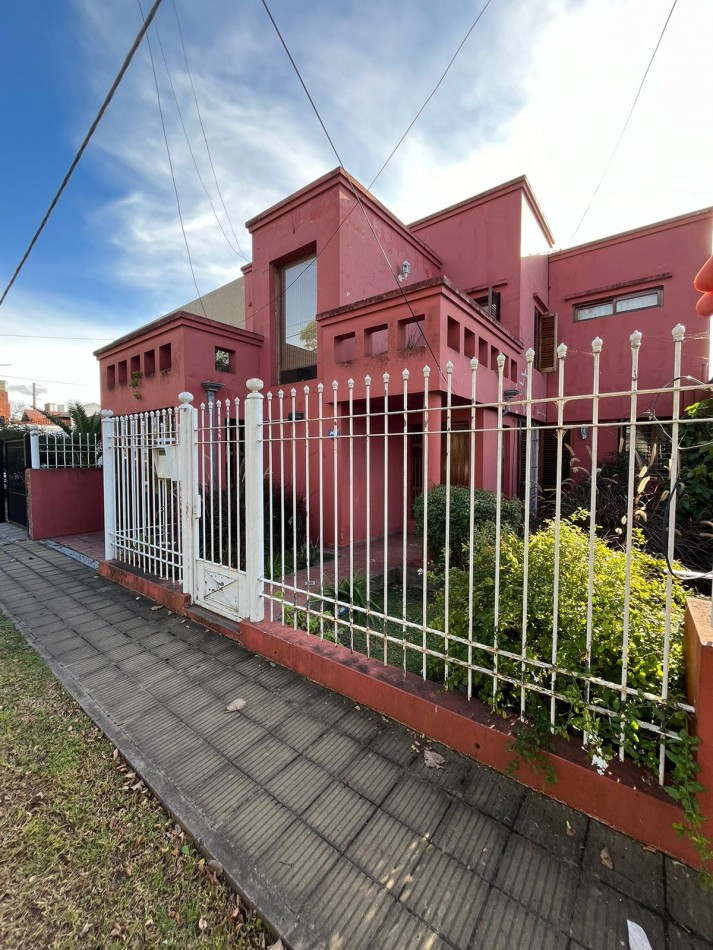 532 E /28 y 29- Hermosa casa en Venta dos niveles - pileta - galeria 