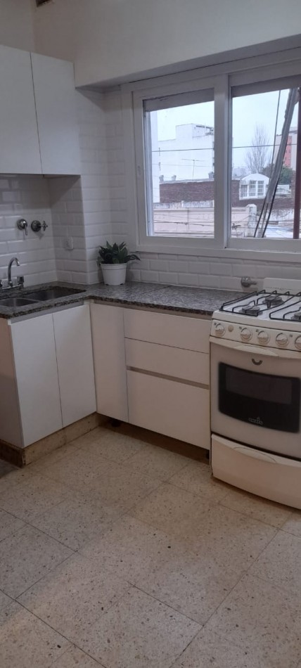 65 e/ 5 y 6 - depto. 1 dormi con balcon - La Plata
