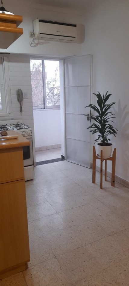 65 e/ 5 y 6 - depto. 1 dormi con balcon - La Plata
