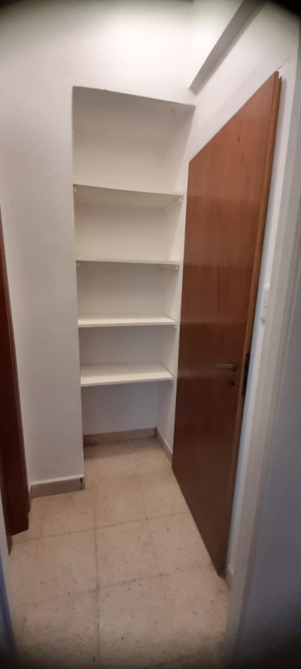 65 e/ 5 y 6 - depto. 1 dormi con balcon - La Plata