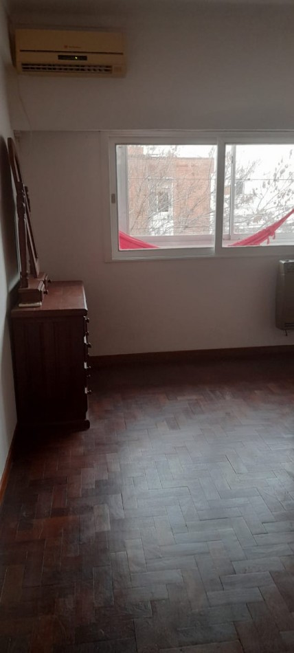 65 e/ 5 y 6 - depto. 1 dormi con balcon - La Plata