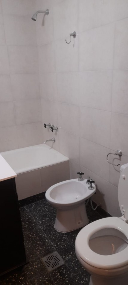 65 e/ 5 y 6 - depto. 1 dormi con balcon - La Plata