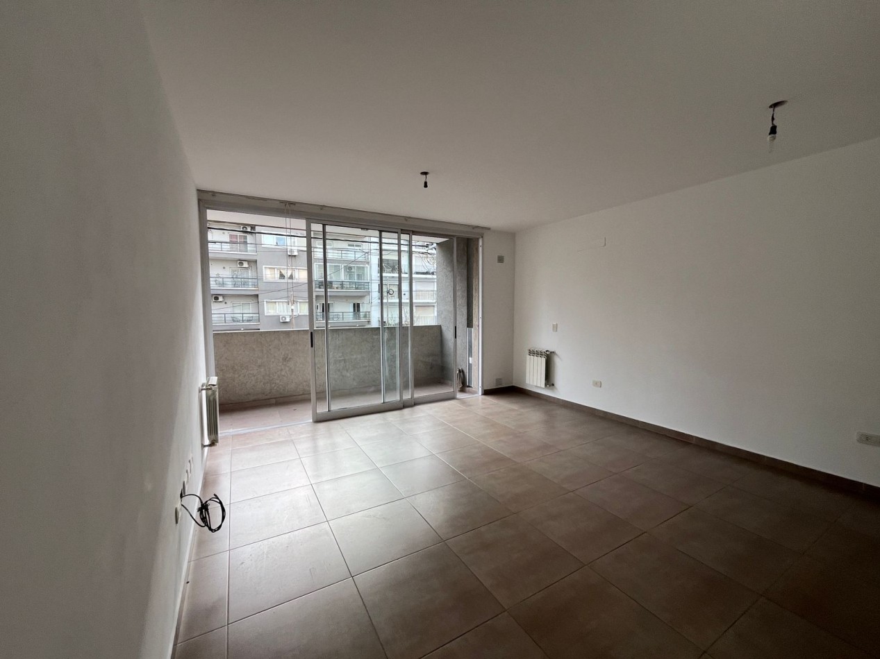 38 y 12 - DEPARTAMENTO DE UN DORMITORIO - BALCON - AL FRENTE