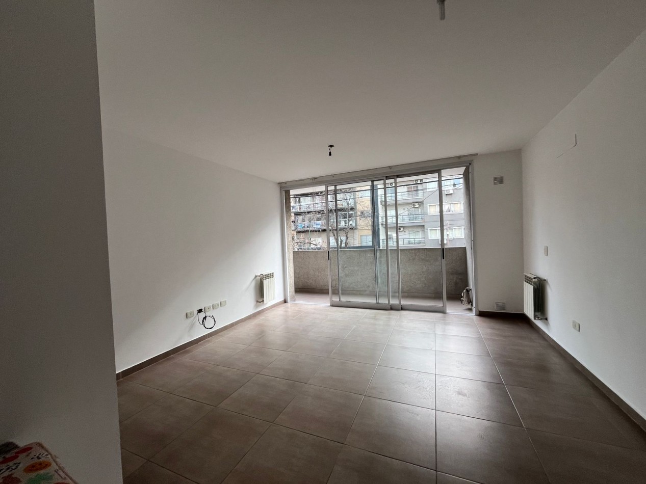 38 y 12 - DEPARTAMENTO DE UN DORMITORIO - BALCON - AL FRENTE