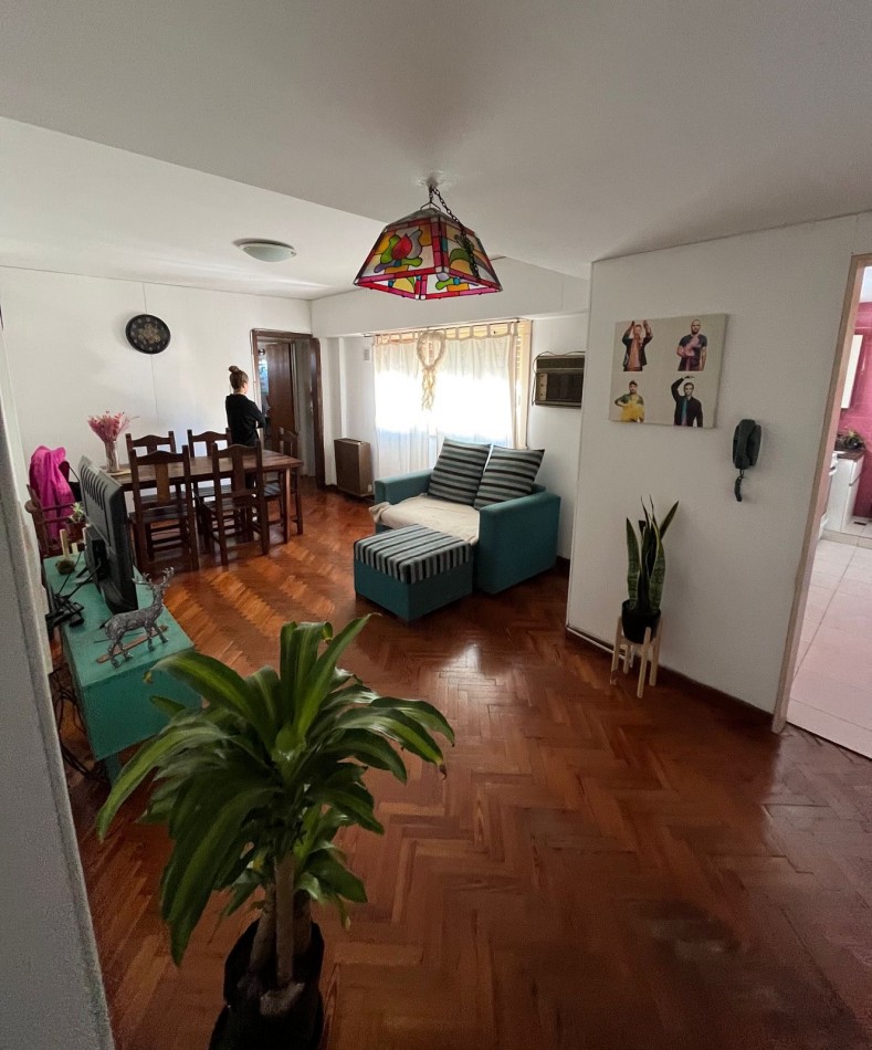 12 ESQ 58 - DEPARTAMENTO DE 2 DORMITORIOS EN VENTA CON COCHERA