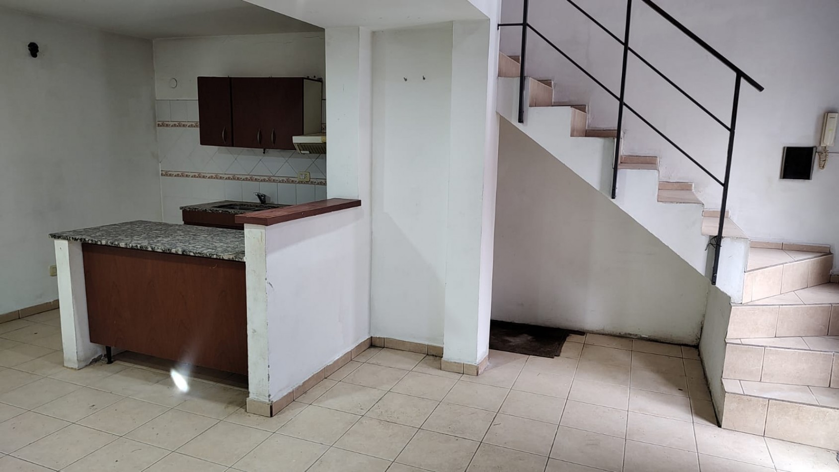 20E/ 68 Y 69 - CASA INTERNA EN PH- 3 DORM - DOS BAÑOS - PATIO- APTO BANCO  