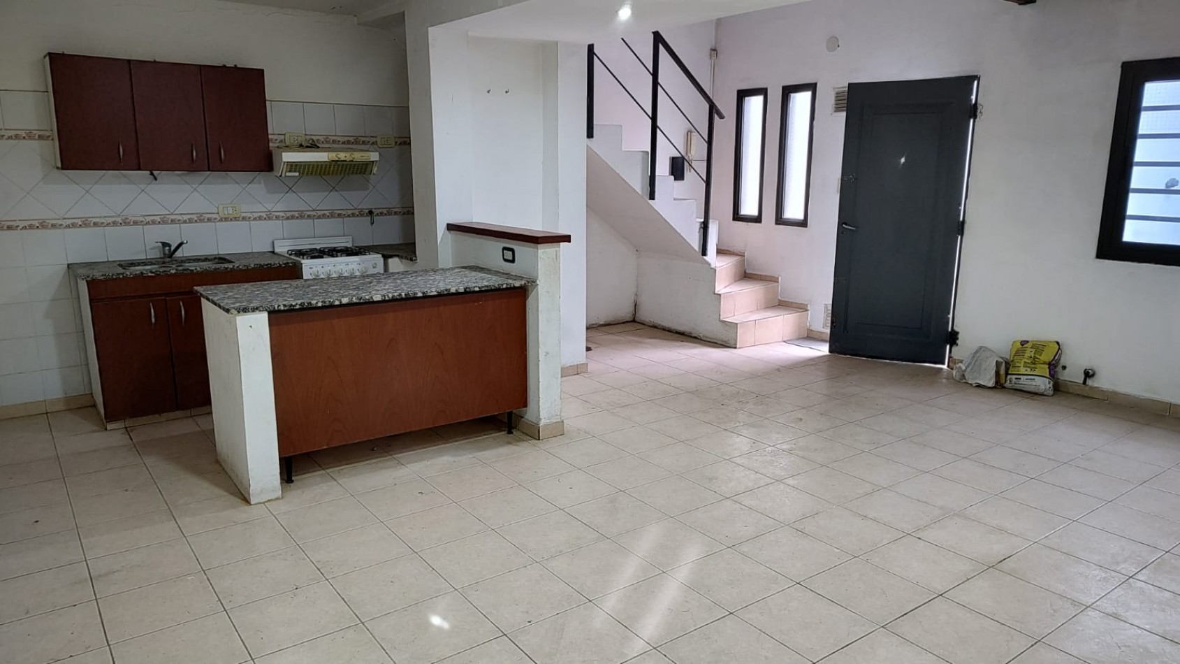 20E/ 68 Y 69 - CASA INTERNA EN PH- 3 DORM - DOS BAÑOS - PATIO- APTO BANCO  